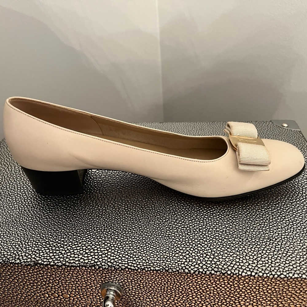 Salvatore Ferragamo cream low heel pump. Beautiful leather size 7